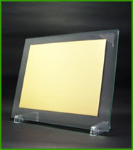 高級感を出したい場合は、ガラスプレートに金プレートを組み合わせたタイプがおすすめです。